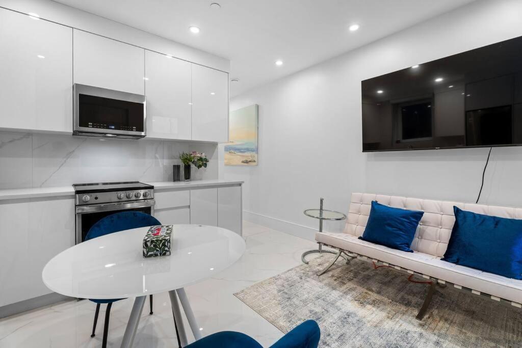 Brand New 2 Bedroom Point Grey Getaway Ванкувер Экстерьер фото
