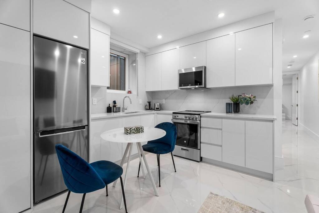 Brand New 2 Bedroom Point Grey Getaway Ванкувер Экстерьер фото
