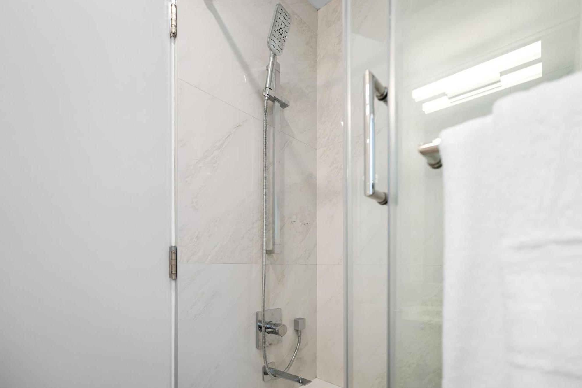 Brand New 2 Bedroom Point Grey Getaway Ванкувер Экстерьер фото