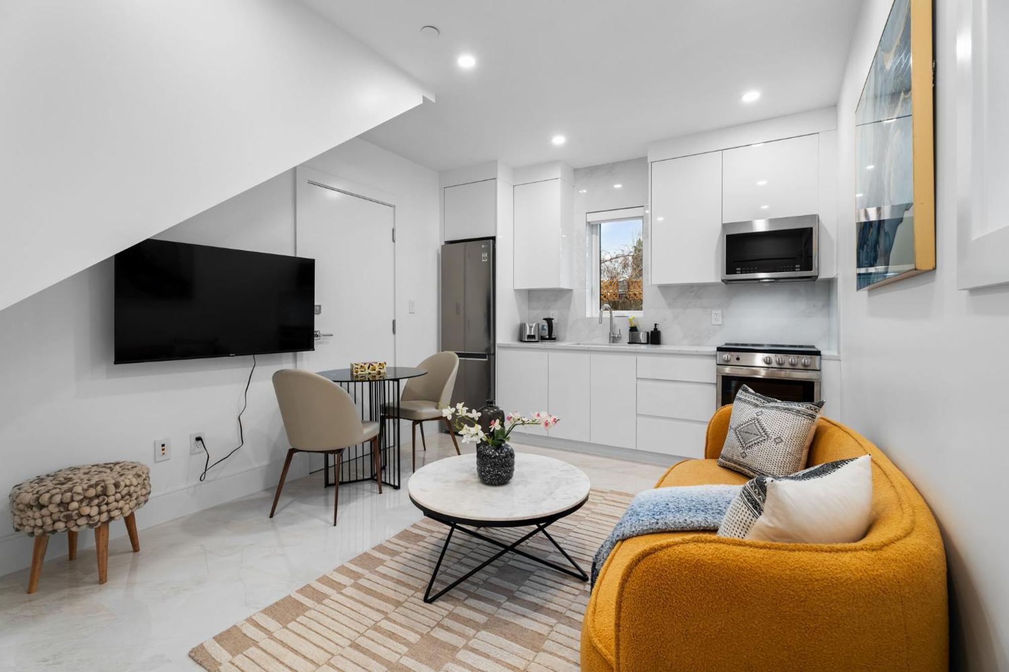 Brand New 2 Bedroom Point Grey Getaway Ванкувер Экстерьер фото