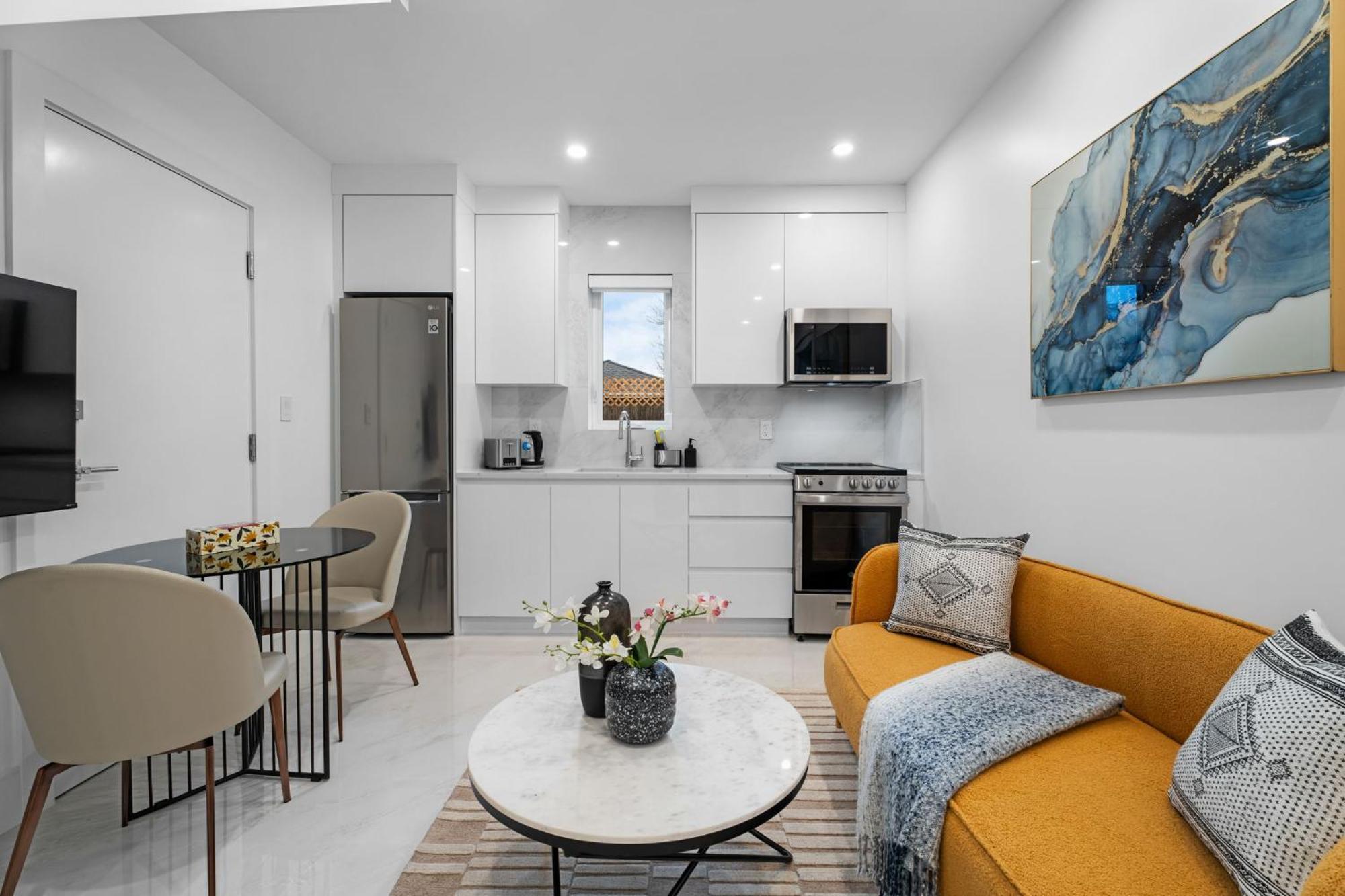 Brand New 2 Bedroom Point Grey Getaway Ванкувер Экстерьер фото